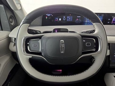 New 2025 Lincoln Navigator L Reserve AWD/4WD image 16