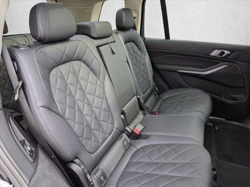 Used 2024 BMW X7 xDrive40i AWD/4WD image 23