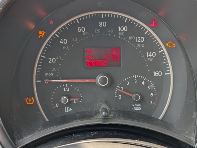 Used 2009 Volkswagen Beetle S FWD image 23