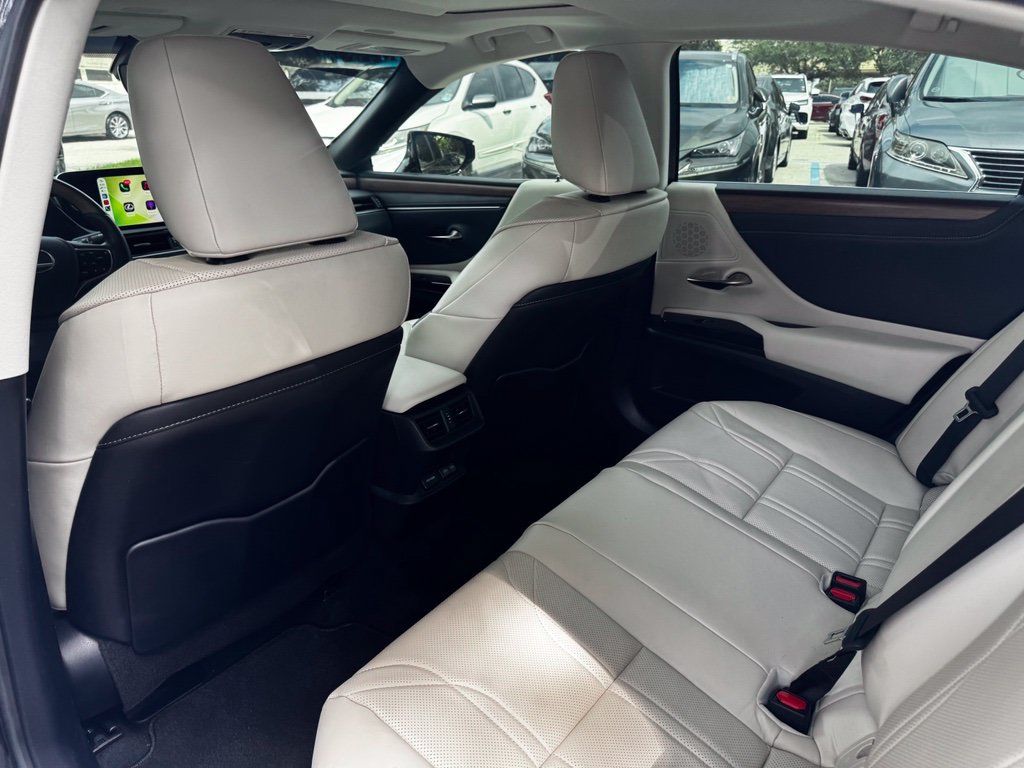Certified 2025 Lexus ES 300h w/ Technology Package FWD image 13