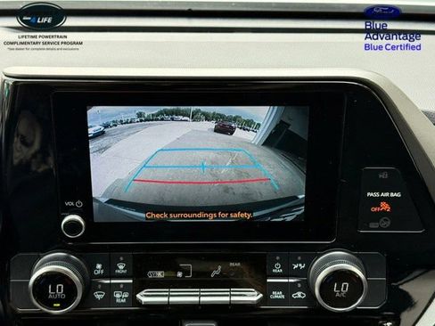 Used 2023 Toyota Highlander LE FWD image 34