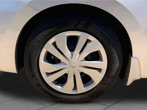Used 2024 Nissan Versa S FWD image 11