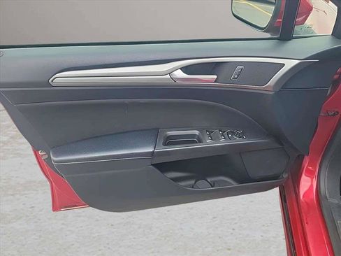 Used 2020 Ford Fusion SE FWD image 15