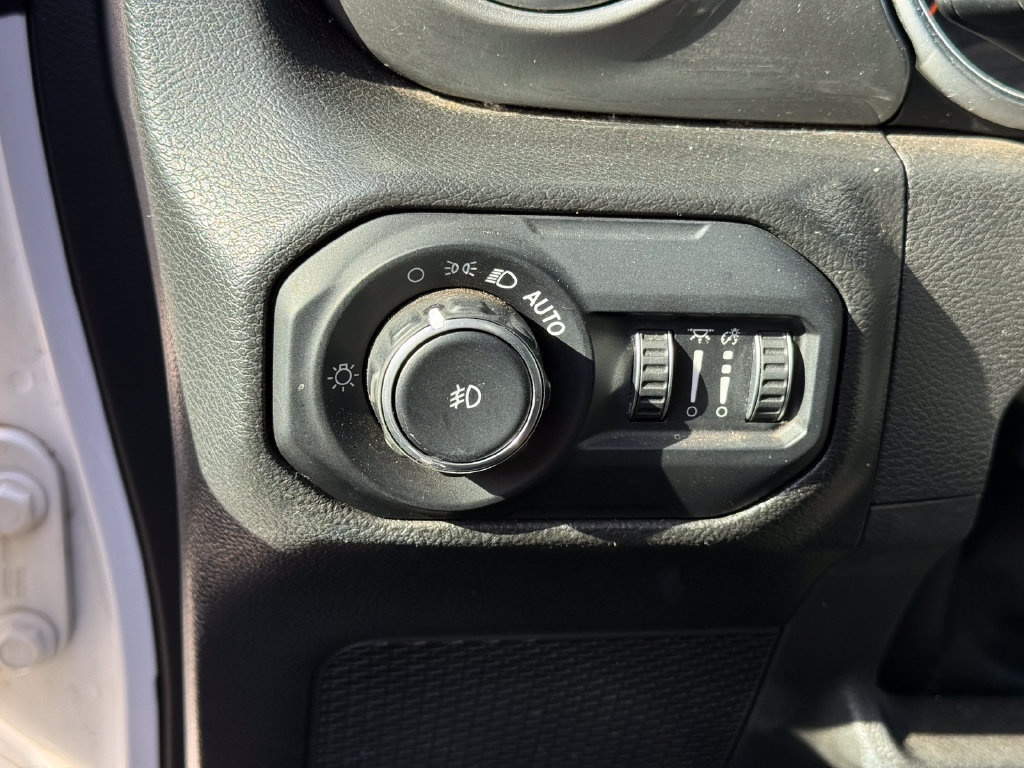 Used 2022 Jeep Wrangler Unlimited Sahara w/ Cold Weather Group AWD/4WD image 5