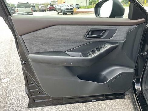Used 2023 Nissan Rogue S FWD image 15