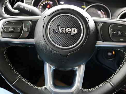 Used 2021 Jeep Wrangler Unlimited Sahara w/ Safety Group image 19