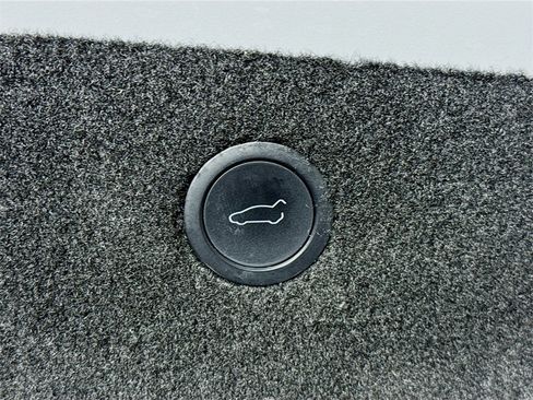 Used 2022 Tesla Model X image 27