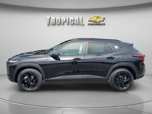 New 2026 Chevrolet Trax LT w/ Midnight Edition FWD image 2