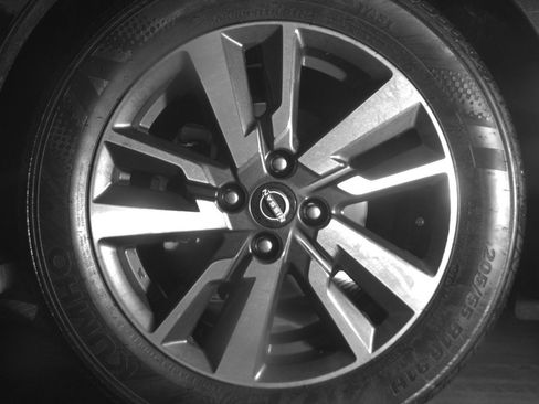 Used 2025 Nissan Versa SV image 12