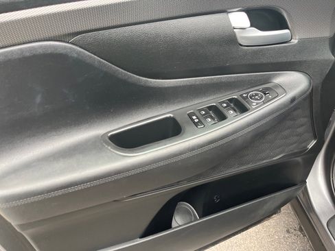 Used 2019 Hyundai Santa Fe SE image 6