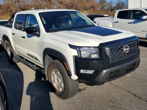 Used 2024 Nissan Frontier SV w/ Hardbody Edition image 2