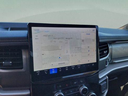 Used 2024 Ford Expedition XLT image 19