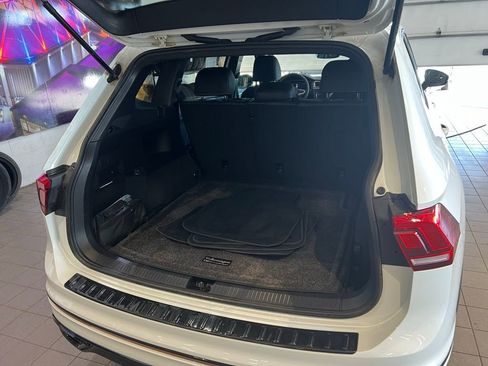 Used 2023 Volkswagen Tiguan SE R-Line image 9