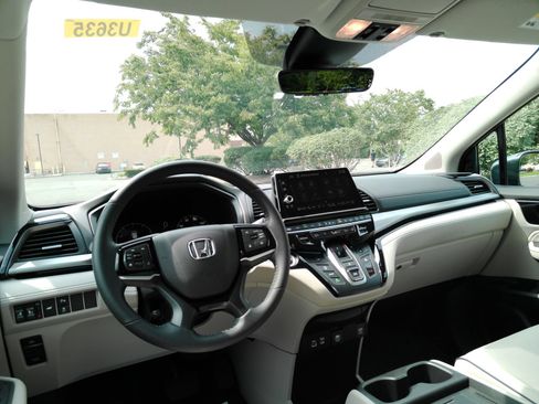 Used 2025 Honda Odyssey Touring image 11