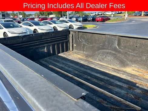 Used 2015 Nissan Titan SV w/ Tow Package RWD image 5