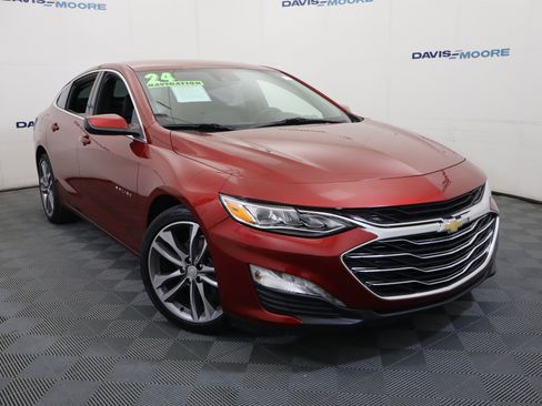 Used 2024 Chevrolet Malibu LT FWD image 2