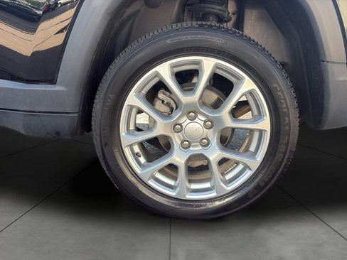 Used 2023 Jeep Compass Latitude AWD/4WD image 12