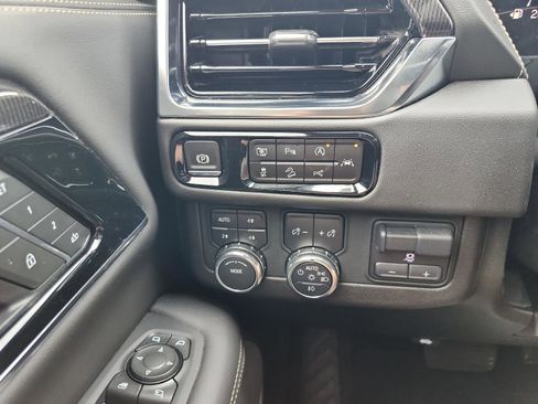 Certified 2025 GMC Yukon XL Elevation w/ Elevation Premium Package image 24