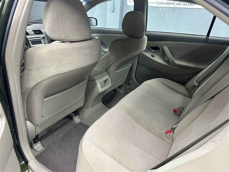 Used 2011 Toyota Camry LE FWD image 3