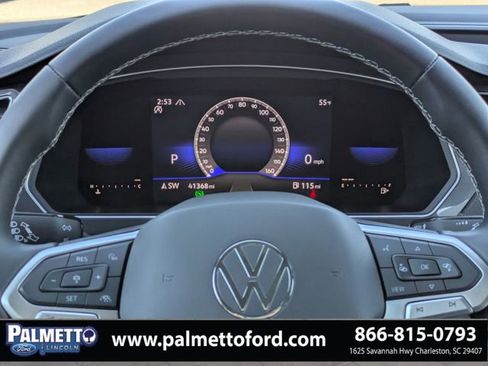 Used 2022 Volkswagen Tiguan SE w/ Panoramic Sunroof Package image 28