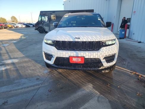 New 2025 Jeep Grand Cherokee Limited image 8