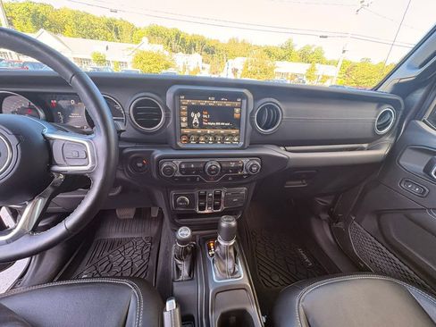 Used 2023 Jeep Wrangler Unlimited Sahara w/ Cold Weather Group AWD/4WD image 20