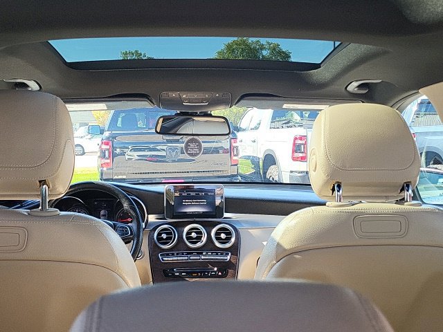 Used 2018 Mercedes-Benz GLC 300 4MATIC image 3