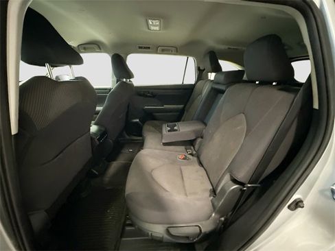 Certified 2023 Toyota Highlander L image 20