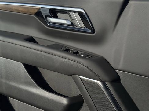 New 2026 Chevrolet Suburban High Country image 22