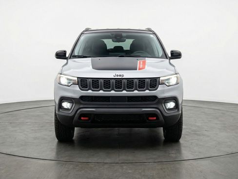 Used 2025 Jeep Compass Trailhawk image 1