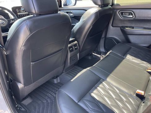 Used 2023 Nissan Rogue Platinum FWD image 27