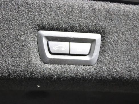 Used 2023 BMW i7 xDrive60 AWD/4WD image 39