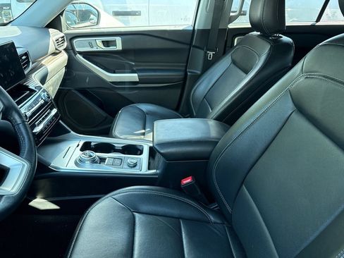 Used 2021 Ford Explorer Limited w/ Equipment Group 301A AWD/4WD image 11
