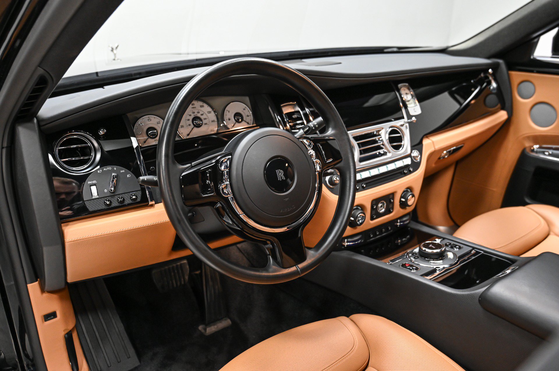 Used 2015 Rolls-Royce Ghost RWD image 7