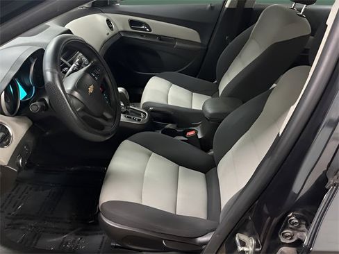 Used 2016 Chevrolet Cruze LS image 7