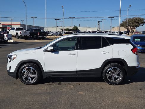 Used 2020 GMC Terrain SLT image 2
