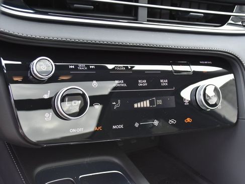 New 2026 INFINITI QX60 Luxe w/ Family Package image 25