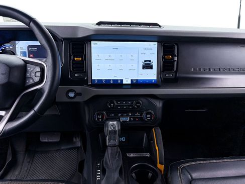 Used 2023 Ford Bronco Badlands image 6