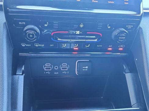 Used 2023 Jeep Grand Cherokee L Limited RWD image 18