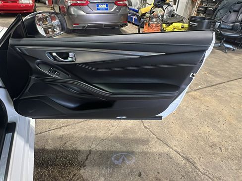 Used 2017 INFINITI Q60 2.0t w/ Moonroof Package image 16