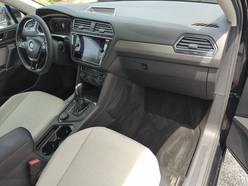 Used 2020 Volkswagen Tiguan SEL AWD/4WD image 23