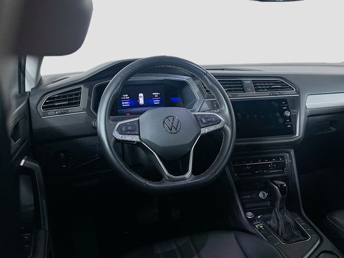 Used 2024 Volkswagen Tiguan SE FWD image 17