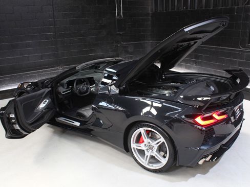 Used 2024 Chevrolet Corvette Stingray Coupe w/ Z51 Performance Package image 32