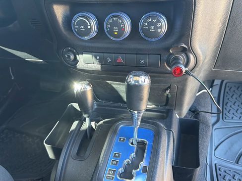 Used 2016 Jeep Wrangler Unlimited Sahara w/ Connectivity Group AWD/4WD image 78