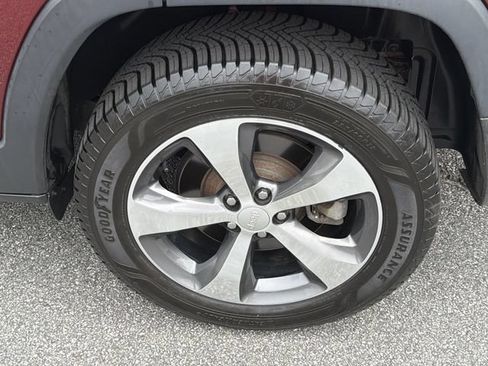 Used 2020 Jeep Cherokee Limited AWD/4WD image 20