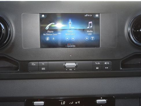 Used 2024 Mercedes-Benz Sprinter 2500 w/ Acoustic Package image 19
