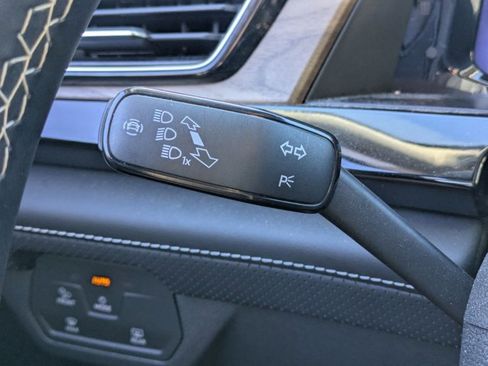 Used 2025 Volkswagen Atlas SE FWD image 12