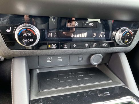 New 2026 Mitsubishi Outlander SE image 12