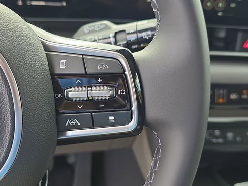 New 2026 Kia Carnival EX image 32