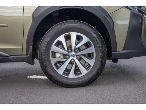 Certified 2025 Subaru Outback Premium AWD/4WD image 9